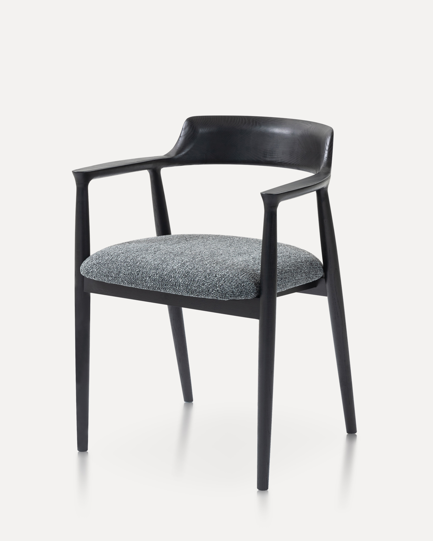 Minimalistyczne drewniane krzesła podłokietkowe Minimalistyczne drewniane krzesła podłokietkowe