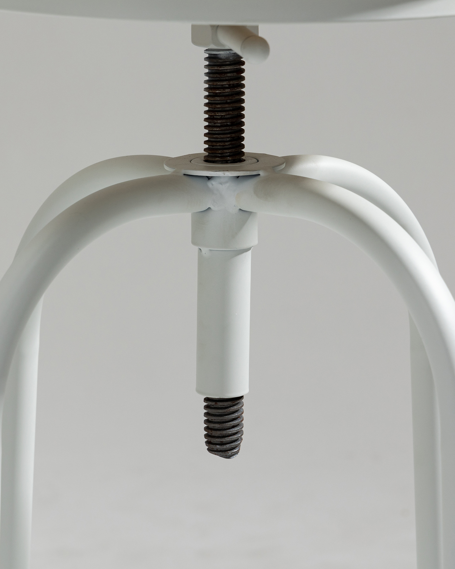 Regulowany żelazny stołek Regulowany żelazny stołek