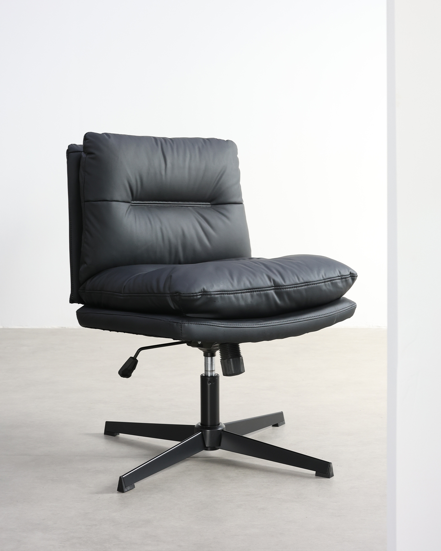 Krzesła biurowe w salonie tkaniny Krzesła biurowe w salonie tkaniny