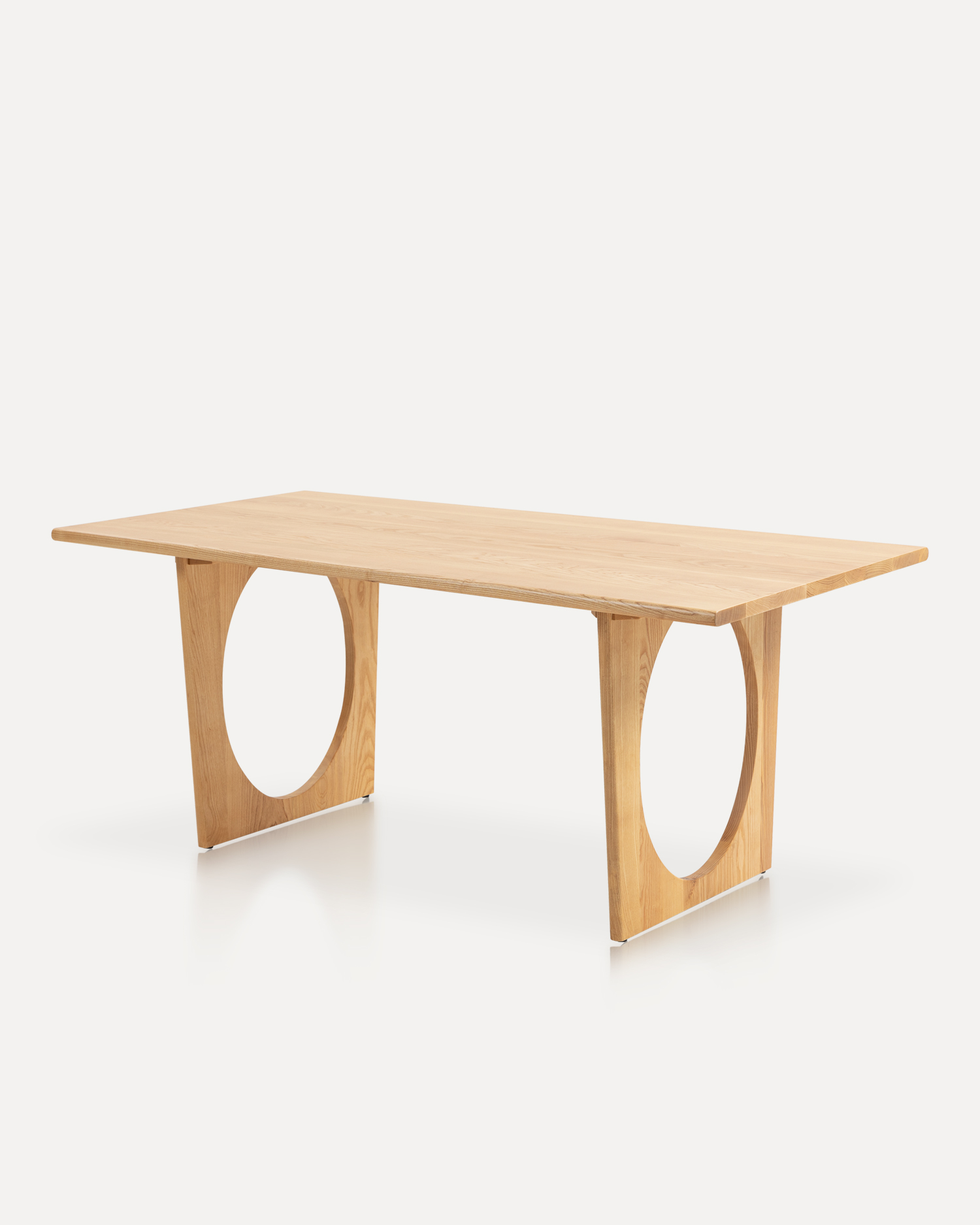 Naturalny stół w drewnie popiołu